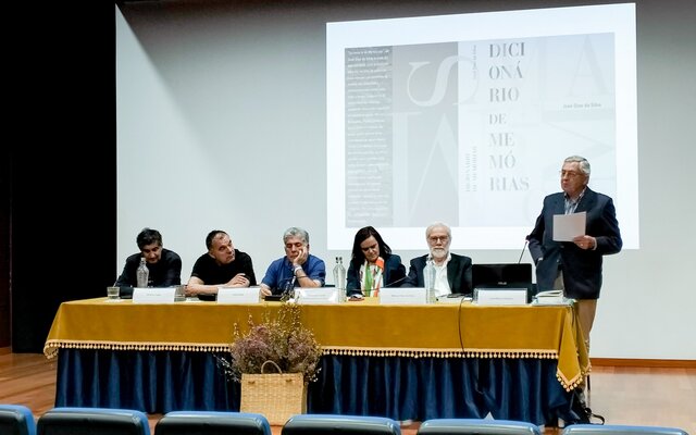 2025_05_24___feira_do_livro___apresentacao_de_livros_4